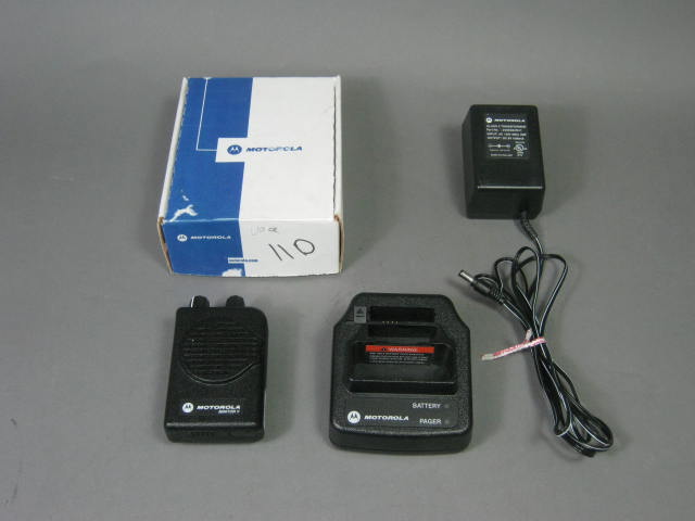 Motorola Minitor V 5 UHF EMS EMT Fire Pager W/ Stored Voice Battery Charger Clip