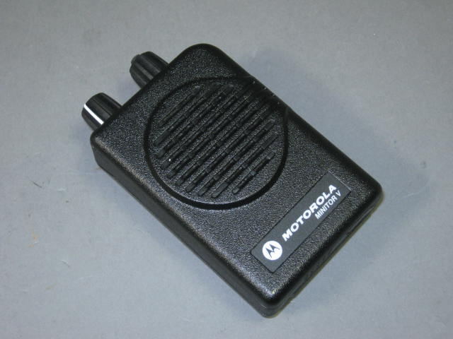 Motorola Minitor V 5 UHF EMS EMT Fire Pager W/ Stored Voice Battery Charger Clip 1