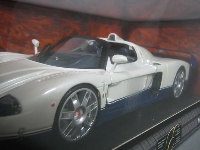 Hotwheels Metal Maserati MC12 Diecast 1:18 Scale White/Blue In Box No Reserve! 3