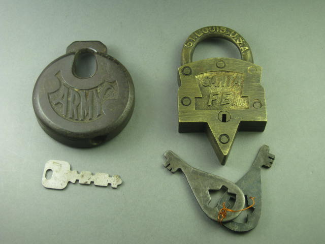 2 Vtg Locks Padlocks W/ Keys WW1 WW2 US U.S. Army Simmons + Keen Kutter Santa Fe 1