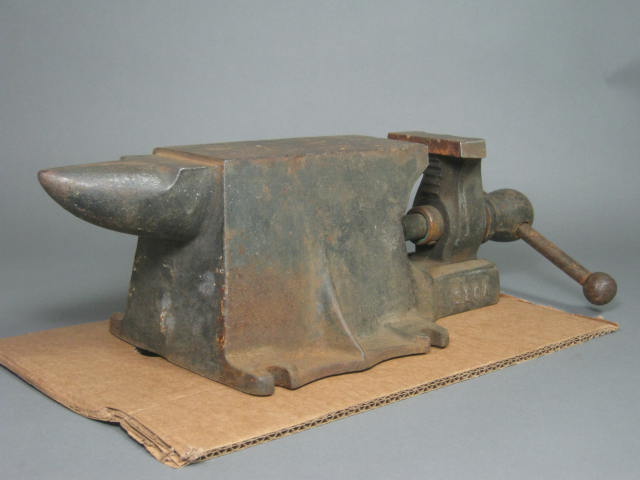 Vintage Antique Blacksmith Metal Leather Working Bench Anvil Vise 380A 25 Pounds 2