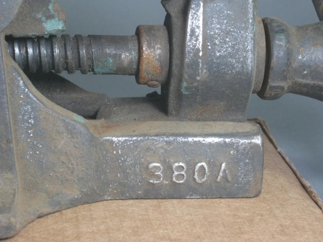 Vintage Antique Blacksmith Metal Leather Working Bench Anvil Vise 380A 25 Pounds 6