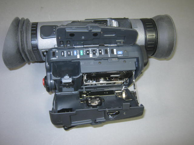 Panasonic AG-EZ1 3CCD MiniDV Video Camera Camcorder +Battery Charger Remote Bag+ 8