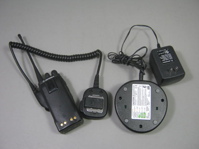 Motorola HT750 Portable 16CH 403-470 MHz UHF Portable Radio +Mic Antenna Charger 2