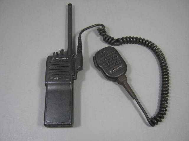 Motorola HT1000 H01KDC9AA3DN 136-174 MHz 16 CH VHF Portable Radio + Speaker Mic+