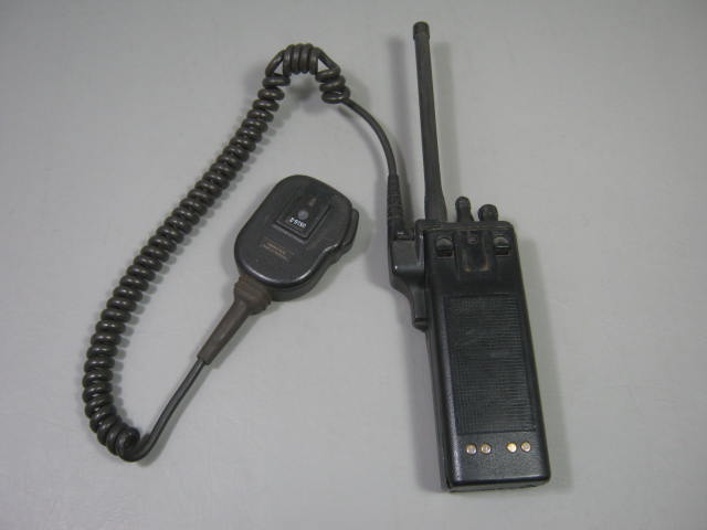 Motorola HT1000 H01KDC9AA3DN 136-174 MHz 16 CH VHF Portable Radio + Speaker Mic+ 2