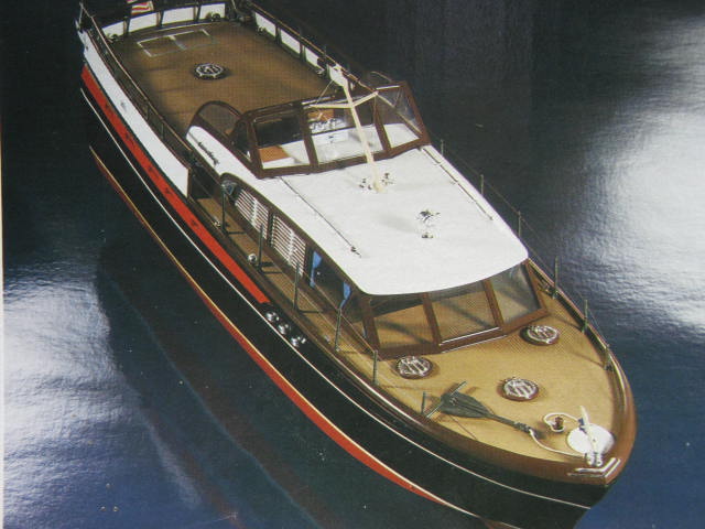 VTG Lindberg Chris Craft Constellation 1/20 Scale 30" R/C Ready Model Boat Kit 1