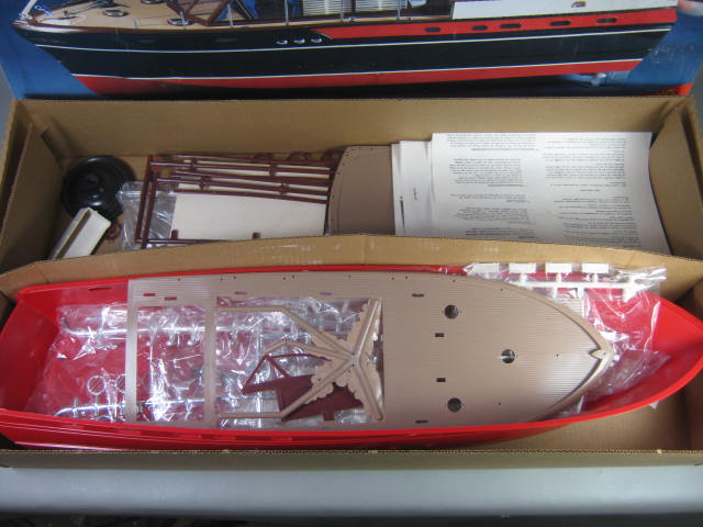 VTG Lindberg Chris Craft Constellation 1/20 Scale 30" R/C Ready Model Boat Kit 6