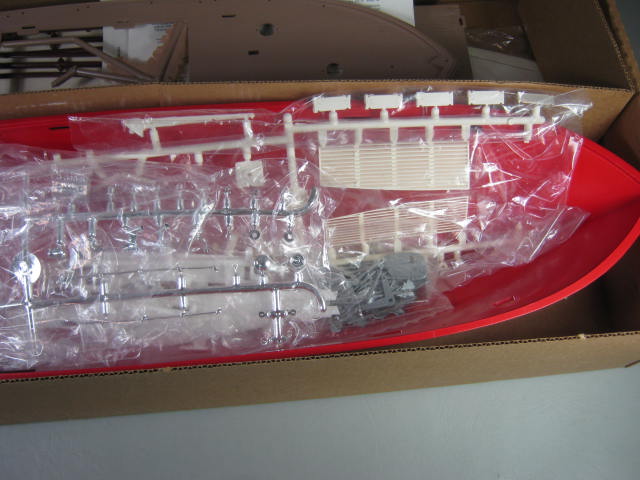 VTG Lindberg Chris Craft Constellation 1/20 Scale 30" R/C Ready Model Boat Kit 8