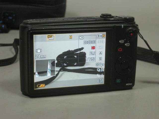 Casio Exilim High Speed EX-FH100 10.1 MP Digital Camera 2GB Card Charger Tripod+ 4