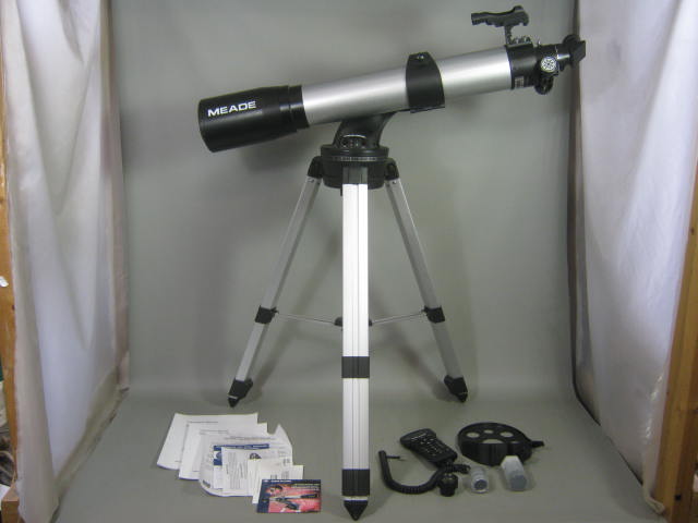 Meade DS-2090 AT-TC Refracting Telescope + AutoStar 497 Control Eyepieces Tripod