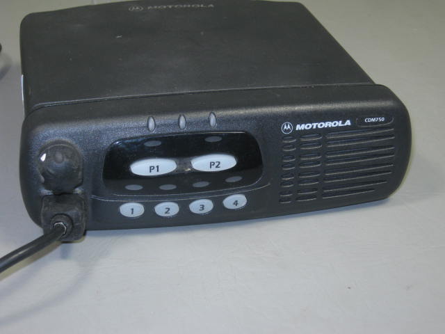 Motorola CDM 750 Mobile UHF Radio Transceiver Narrowband 15 Watt W/ Speaker Mic 1