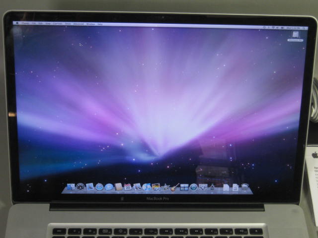 MacBook Pro 17" Mac Laptop 2.93GHz 4GB DDR3 320GB HDD One Owner Exc Condition! 1