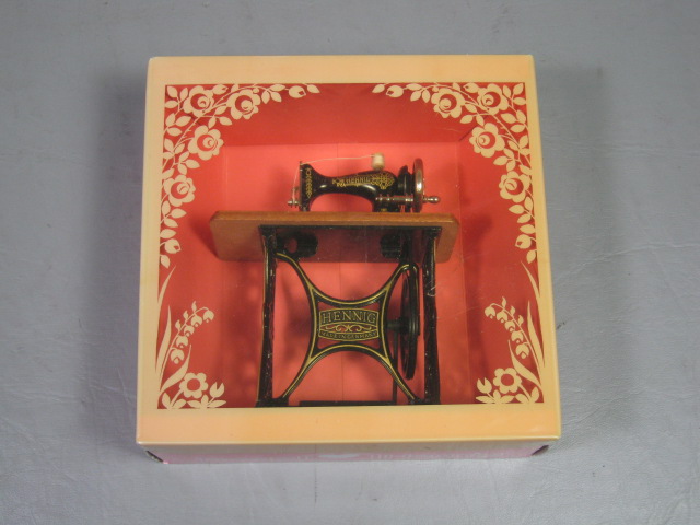 Vtg Dollhouse Miniature Bodo Hennig Treadle Sewing Machine + Box Made In Germany