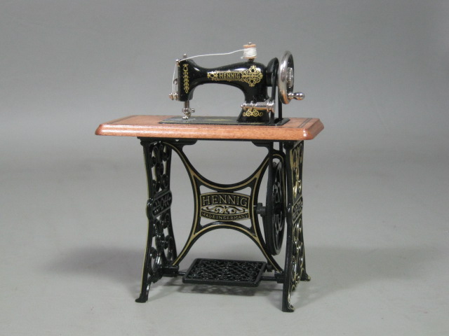 Vtg Dollhouse Miniature Bodo Hennig Treadle Sewing Machine + Box Made In Germany 2
