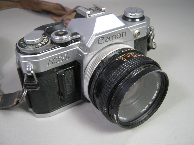 Canon AE-1 35mm Camera FD Lens 100-200mm 1:5.6 Zoom 50mm 1:1.8 Flashes Manual NR 1