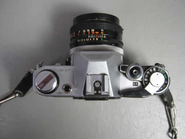 Canon AE-1 35mm Camera FD Lens 100-200mm 1:5.6 Zoom 50mm 1:1.8 Flashes Manual NR 2