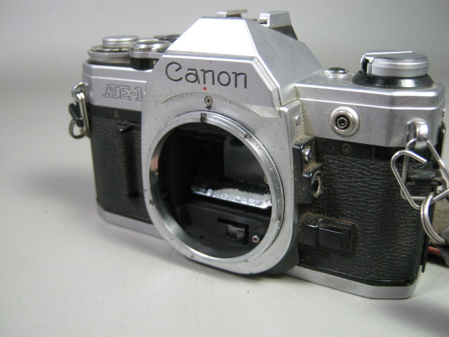 Canon AE-1 35mm Camera FD Lens 100-200mm 1:5.6 Zoom 50mm 1:1.8 Flashes Manual NR 4