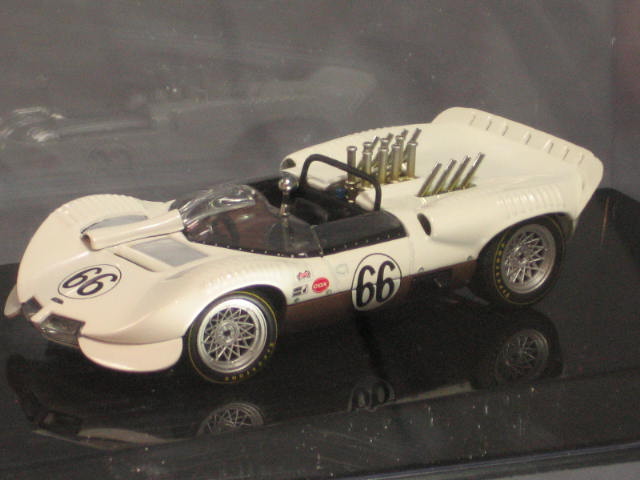 Auto Art 1965 Chaparral 2 Sport Racer 1:43 Diecast Car 2