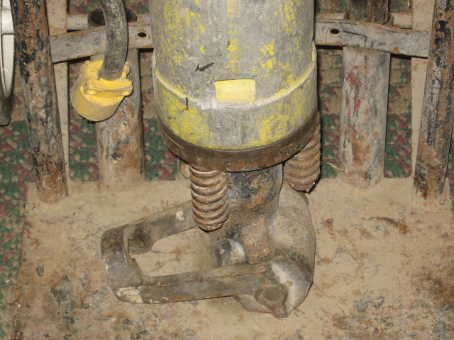Bosch 1-1/8" Electric Jack Hammer Demolition Concrete Breaker Cart 4 Bits Tamper 3