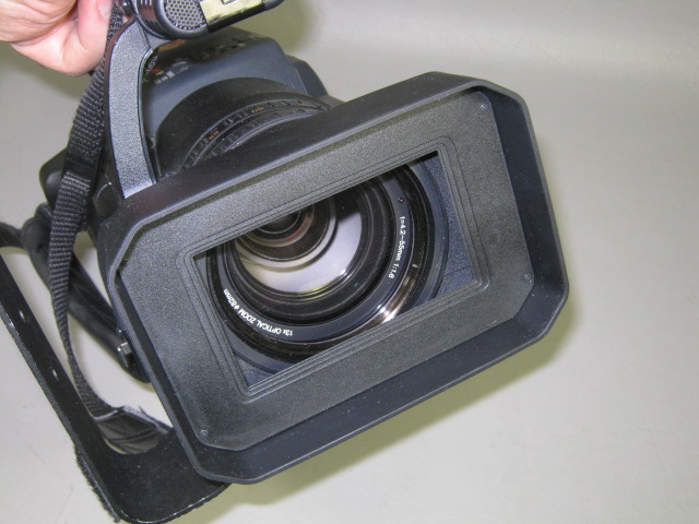 Panasonic AG HVX200P DVCPRO HD P2 Camera Leica Dicomar Zoom Lens DE A20 Remote + 2