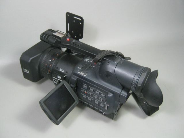 Panasonic AG HVX200P DVCPRO HD P2 Camera Leica Dicomar Zoom Lens DE A20 Remote + 3
