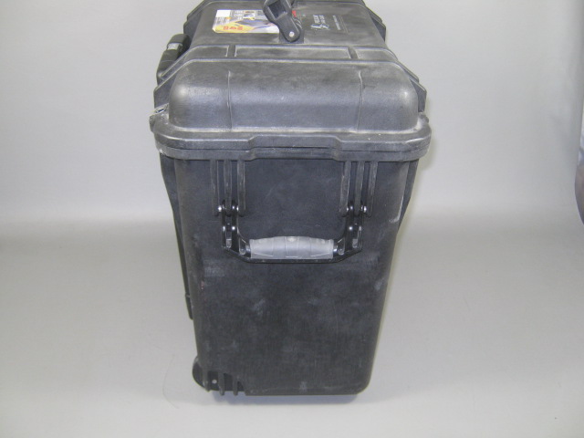 Pelican 1440 Watertight Protector Protective Hard Black Rolling Case W/ Wheels 3