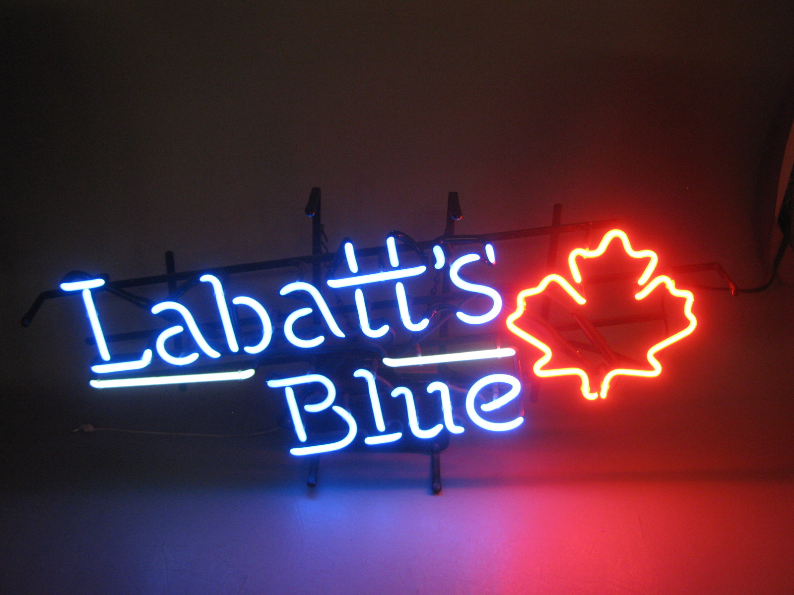 Vtg 1991 Labatts Blue Beer Advertising Electric Neon Light Bar Sign + Maple Leaf