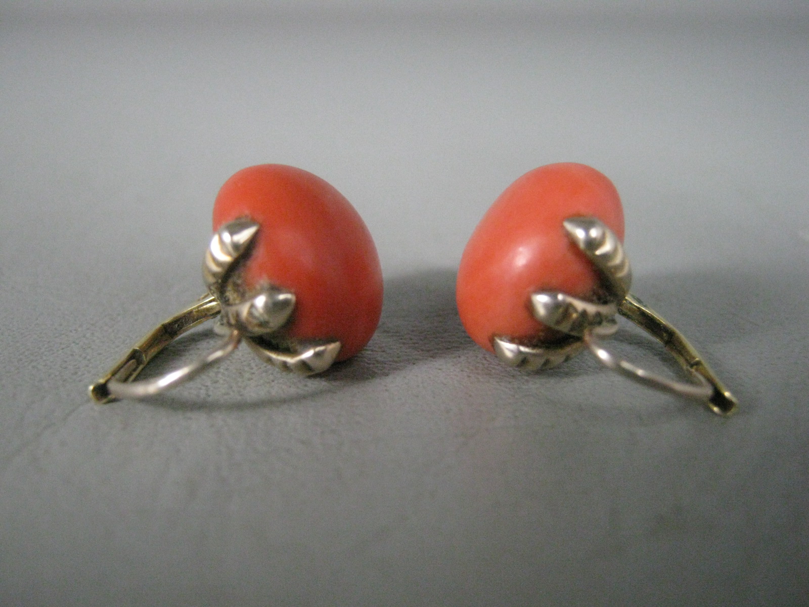 Vintage Antique 585 14K 14 Karat Yellow Gold Red Coral Earrings Estate Jewelry