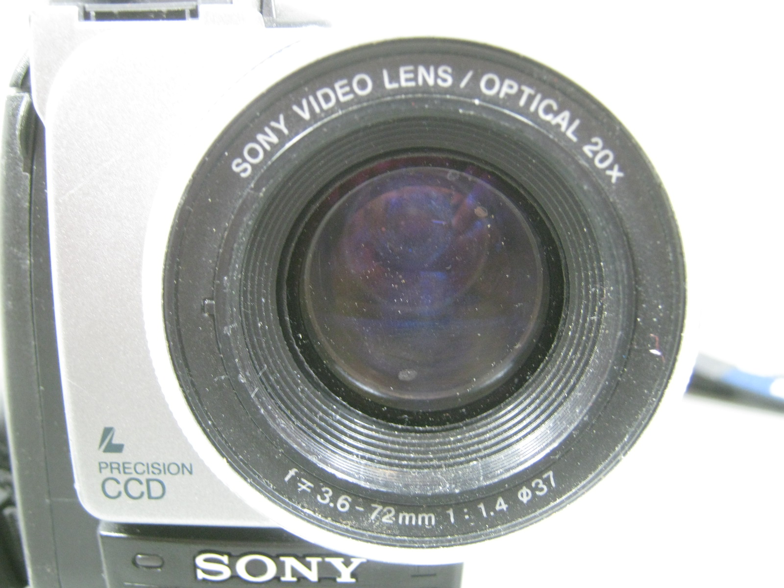 Sony Digital 8 Handycam DCR-TRV110 NTSC Video Camera Camcorder Nightshot Hi8 NR 6