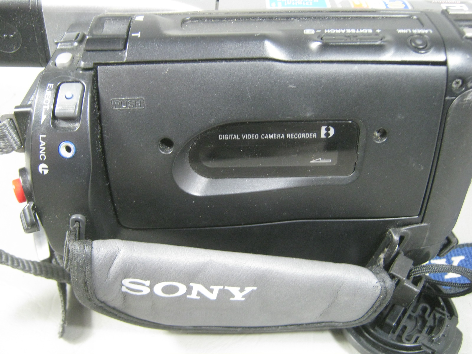 Sony Digital 8 Handycam DCR-TRV110 NTSC Video Camera Camcorder Nightshot Hi8 NR 7