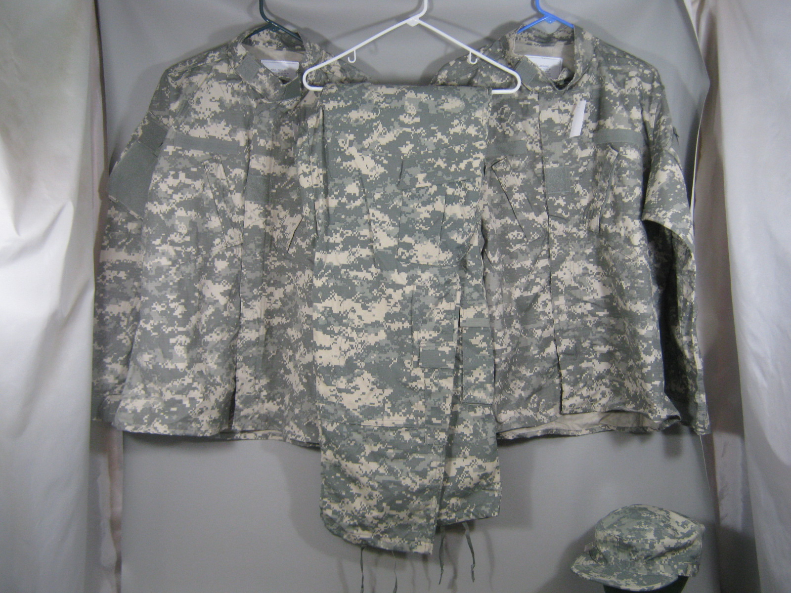 New Army Military ACU Lot Lg/Reg 3 Pants Trousers 2 Shirts Hat Camouflage W/Tags