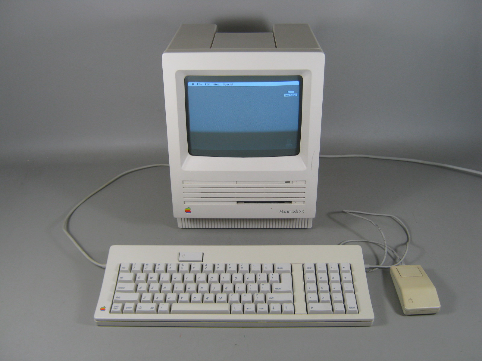 Vtg Apple Macintosh SE Desktop Computer 1MB Ram 800k Drive Mouse Keyboard In Box 1