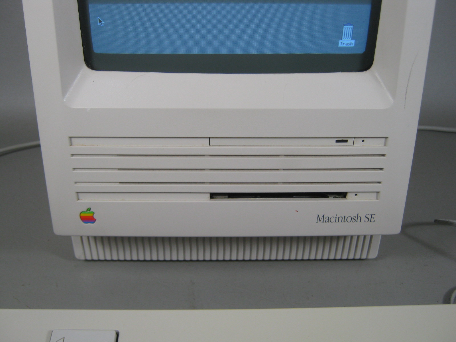 Vtg Apple Macintosh SE Desktop Computer 1MB Ram 800k Drive Mouse Keyboard In Box 2