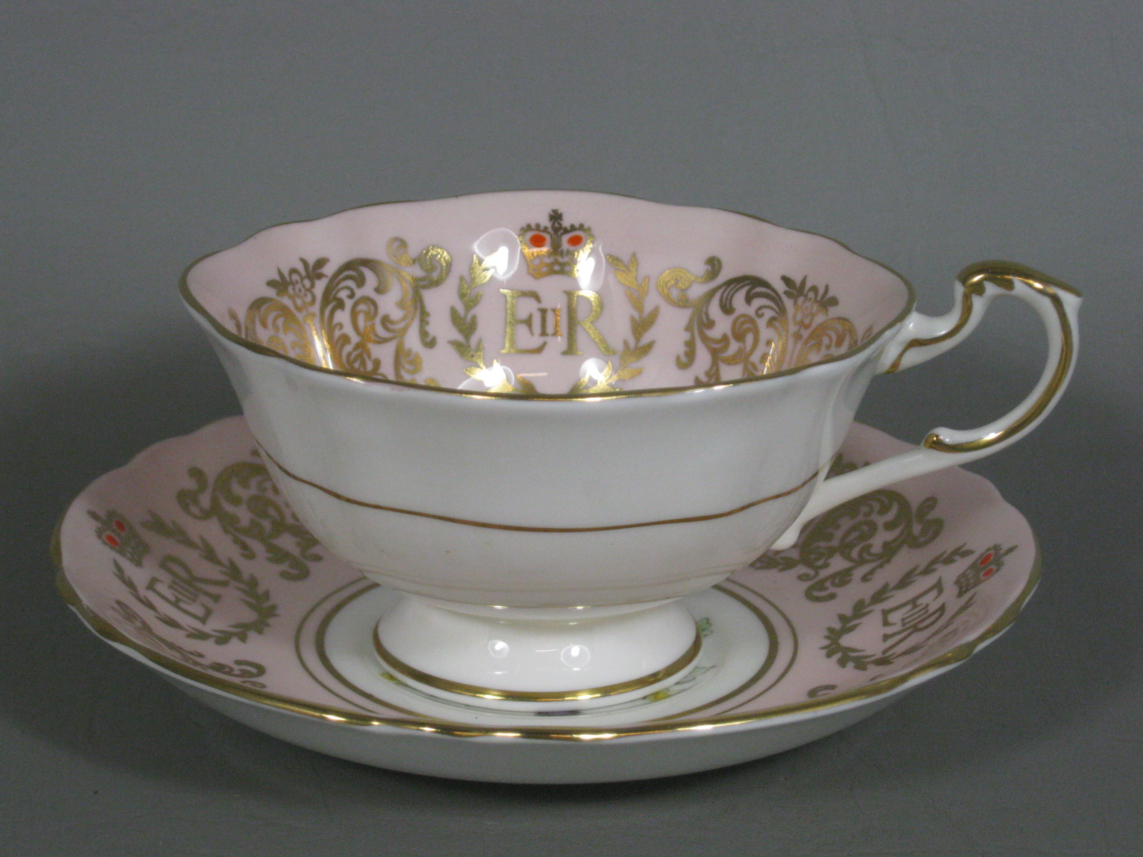 2 Paragon Bone China Queen Elizabeth II 1953 Coronation Tea Cups Teacups Saucers 2