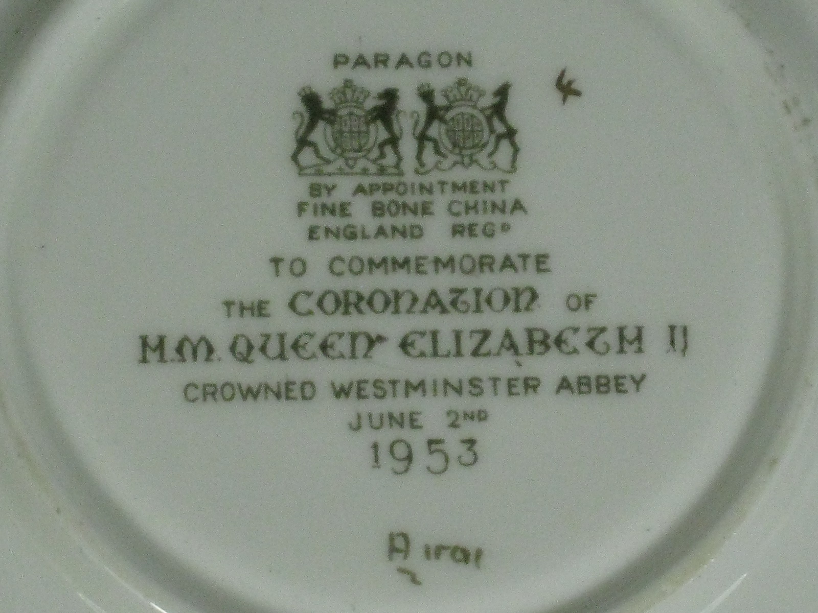 2 Paragon Bone China Queen Elizabeth II 1953 Coronation Tea Cups Teacups Saucers 8