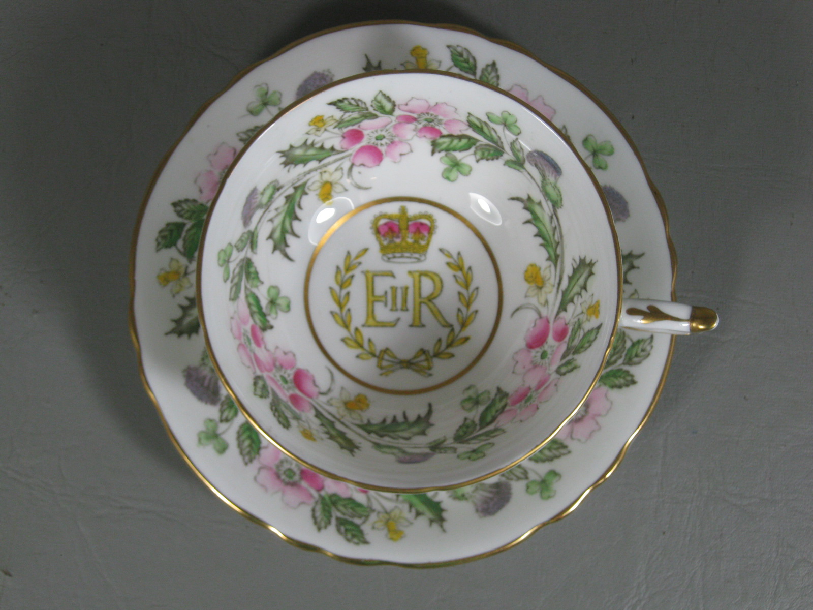 2 Paragon Bone China Queen Elizabeth II 1953 Coronation Tea Cups Teacups Saucers 10