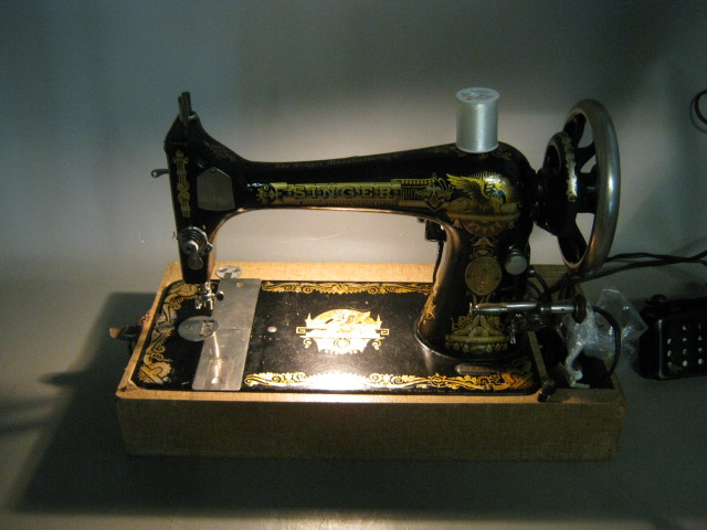 Vtg Antique 1904 Singer 27 Sewing Machine + Case B179807 Sphinx Memphis Egyptian 2