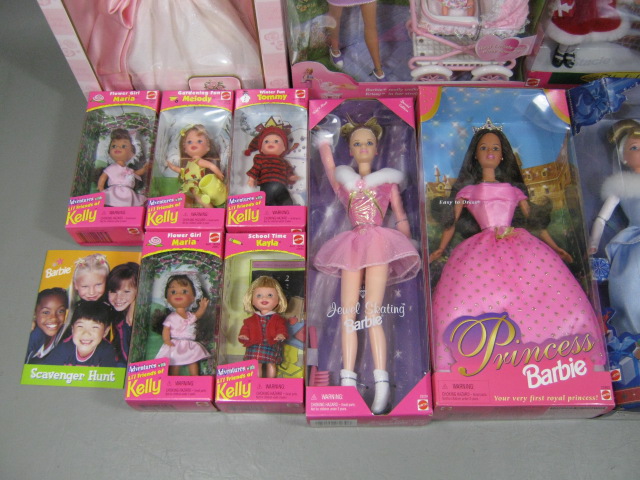 18 Barbie Doll +Box Birthday Wish Holiday Sister Rose Snow White Walking Yankees 1