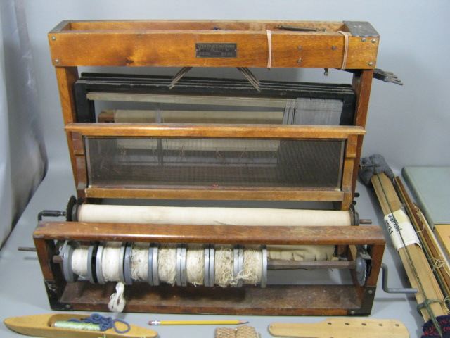 Vtg Antique Structo Artcraft Wooden 4 Harness Table Top Textile Weaving Loom +NR 1
