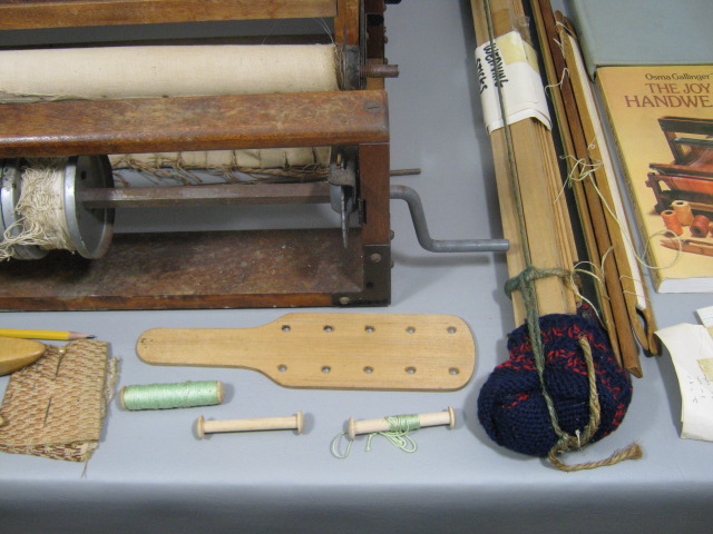 Vtg Antique Structo Artcraft Wooden 4 Harness Table Top Textile Weaving Loom +NR 4
