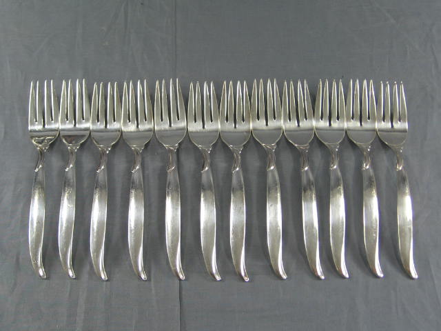 1847 Rogers Bros Flair Flatware Set Reed & Barton Chest 4