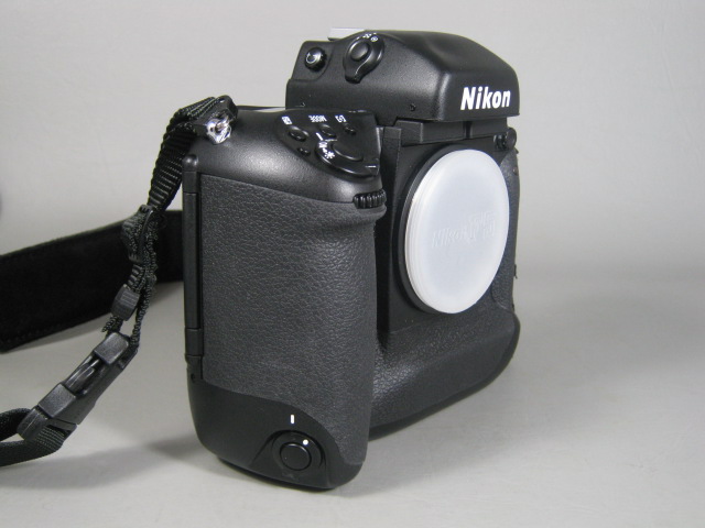 Nikon F5 Professional SLR 35mm Camera Body & Tamrac Case EXC+ One Owner NO RES! 2