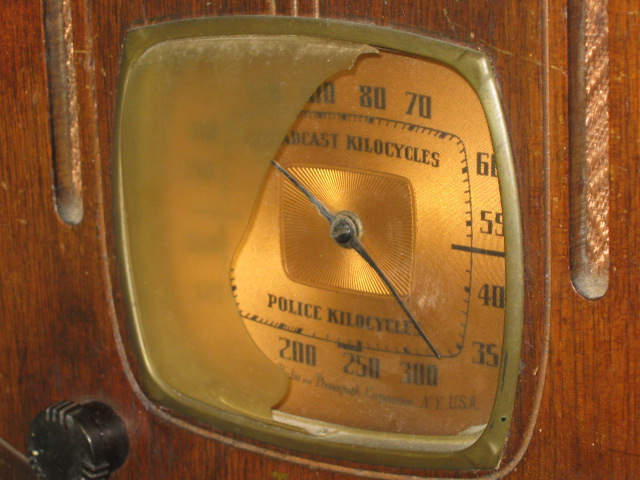 Vtg 1937 1938 Emerson CH R-156 Wood Cabinet Tombstone Tabletop Vacuum Tube Radio 2
