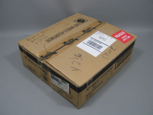 69 New Mattel Hotwheels Assortment Lot Mattel MOC Shipper Box 1:64 Scale 1995 NR 2