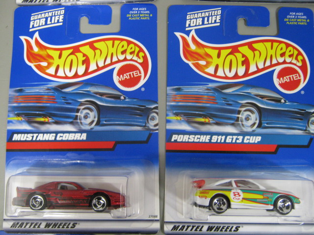 141 NEW Hotwheels Cars Assortment Lot MOC 2000 Collectors Series Mattel 1:64 NR 9