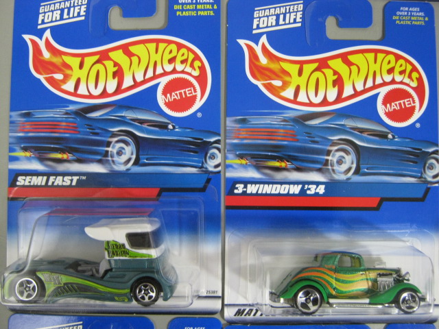 141 NEW Hotwheels Cars Assortment Lot MOC 2000 Collectors Series Mattel 1:64 NR 12