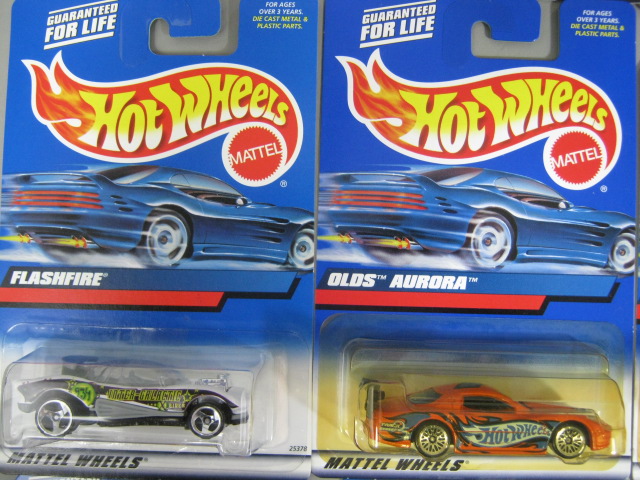 141 NEW Hotwheels Cars Assortment Lot MOC 2000 Collectors Series Mattel 1:64 NR 15