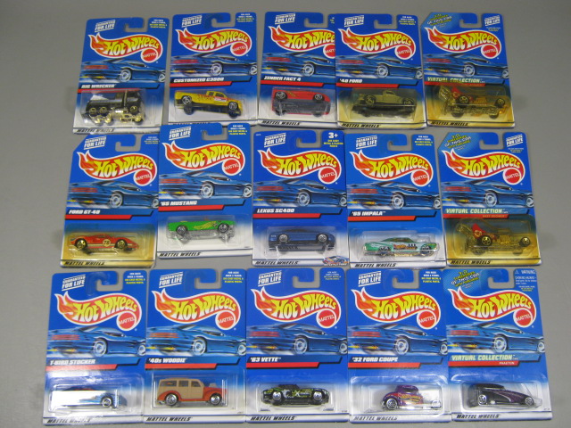 141 NEW Hotwheels Cars Assortment Lot MOC 2000 Collectors Series Mattel 1:64 NR 17