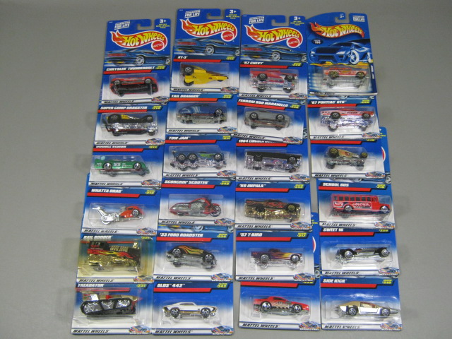 141 NEW Hotwheels Cars Assortment Lot MOC 2000 Collectors Series Mattel 1:64 NR 20